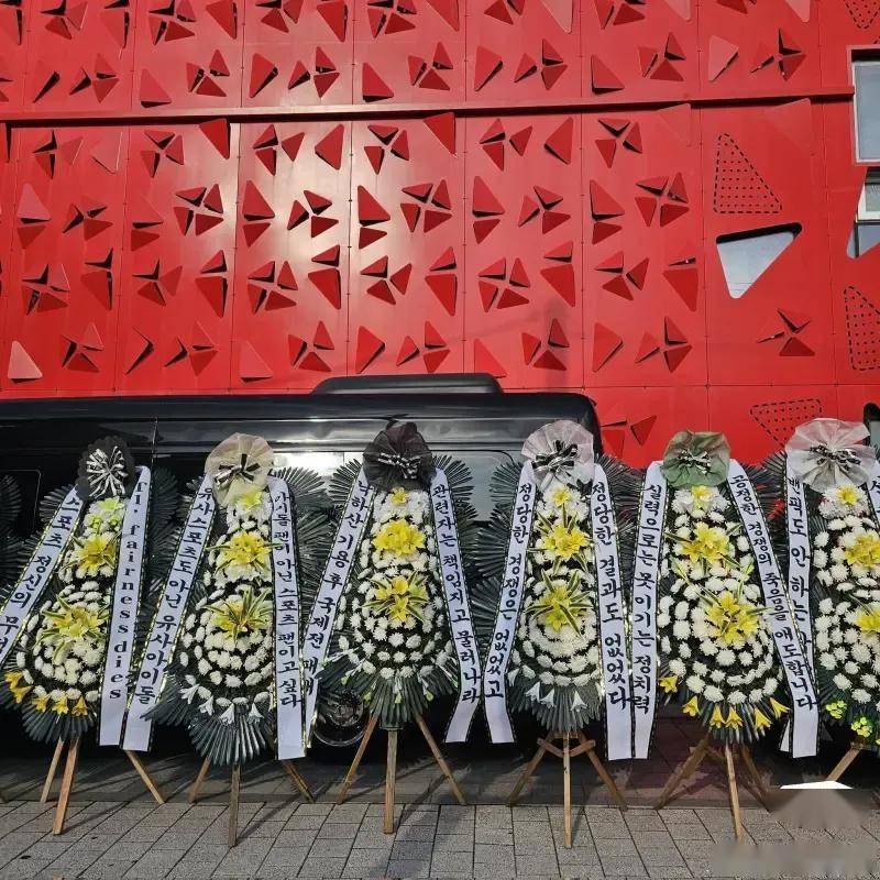 T1战队遭极端粉丝抗议,组织者称T1之前知情