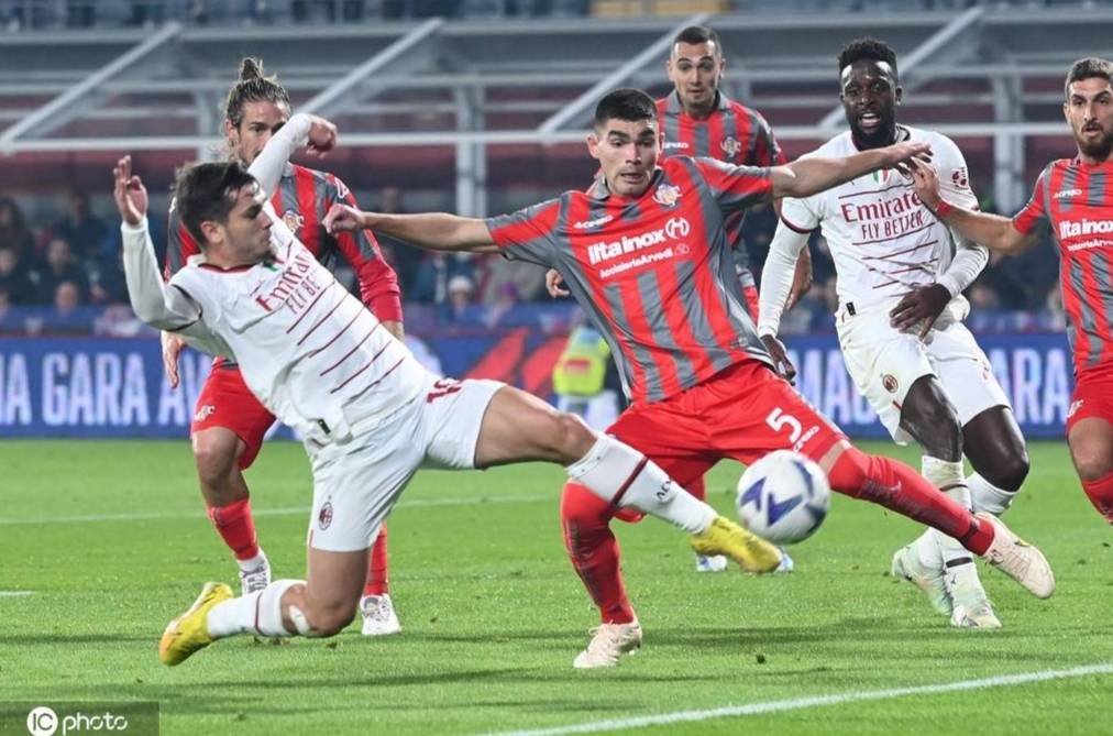 意甲升降(jiàng)级附加赛首回合：克雷莫纳与帕尔马的战术博弈