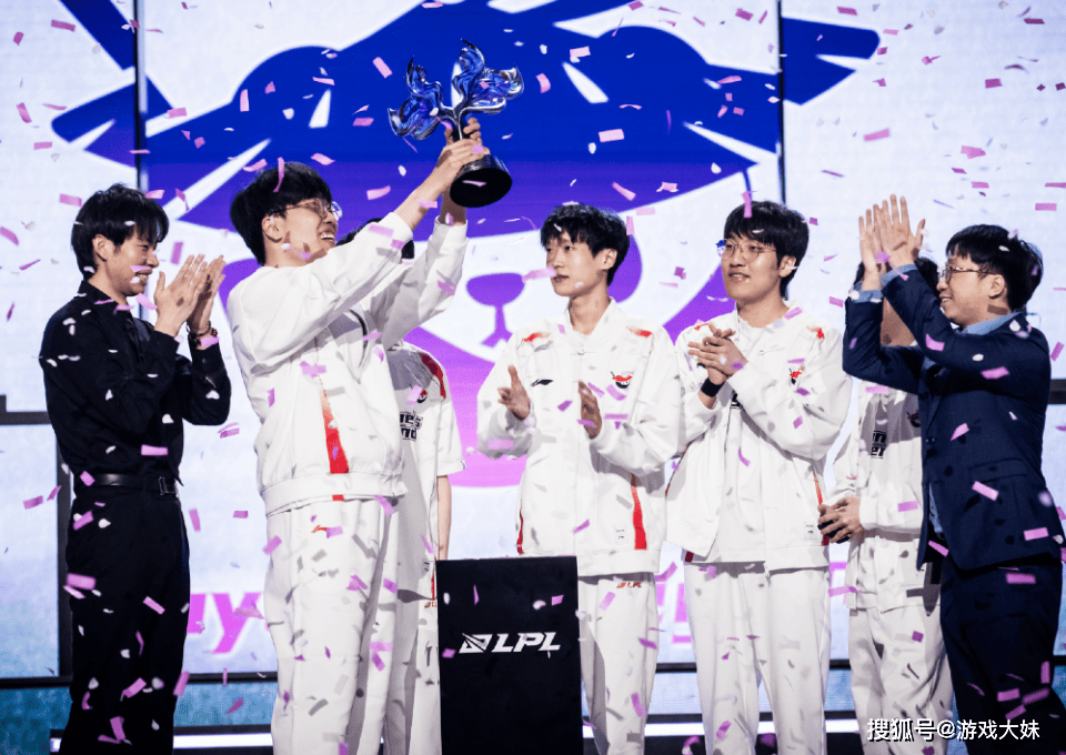 水晶哥曝光LOL选手工资,是所有电竞项目中最高,王者荣耀都比不了