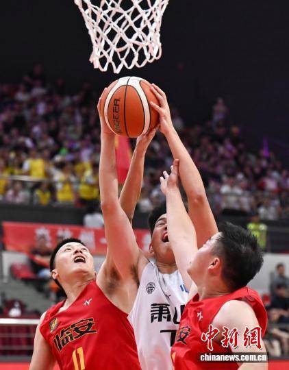 “浙BA”杭州赛区季军赛吸引民众