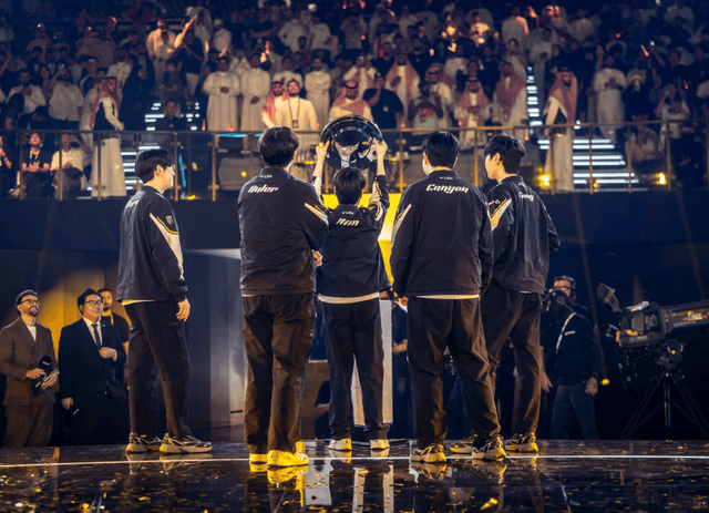 Chovy接班LOL第一人！连夺两座国际赛冠(guān)军，加冕世界第一中单