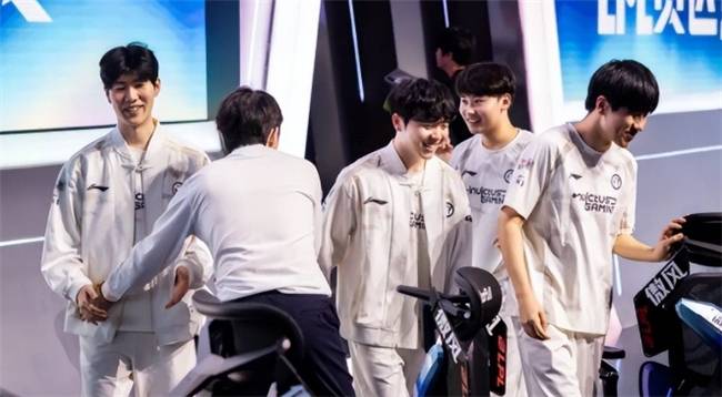 【一竞技1JingJi】LOL：LPL世(shì)界赛陪练阵容曝光！