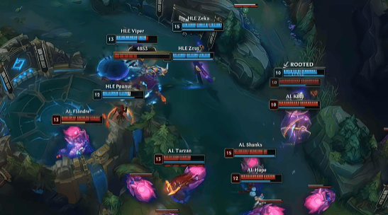 LOL总决賽(sài)精彩對(duì)决，游戏带你体验策略