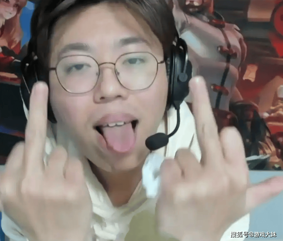 王者荣耀主播(bō)嘲讽uzi没冠军，并表示一诺如(rú)果打LOL，随便碾(niǎn)压faker