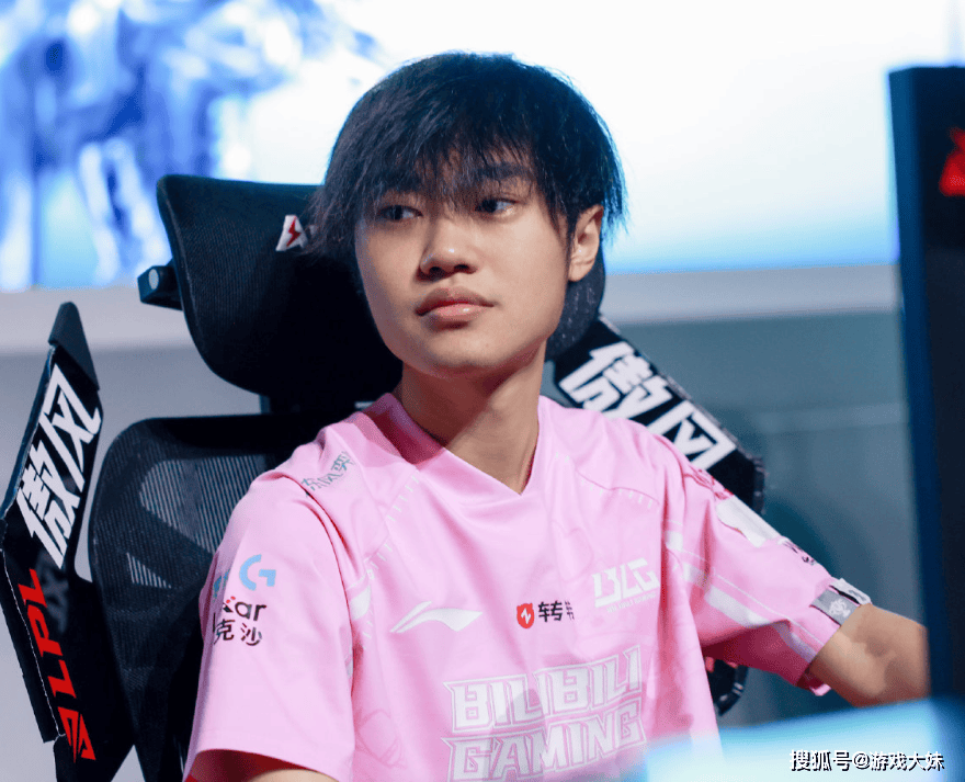 解说米勒说出LPL困境,中单选手出现严重断档,新生代实力都很菜
