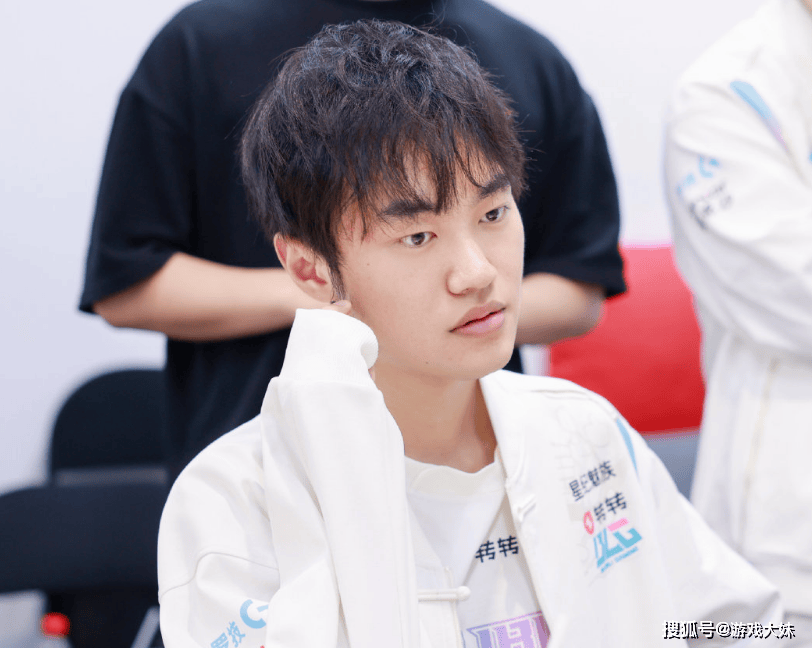 LOL官方点名knight，将他所有荣誉罗列出来，離(lí)大满贯还差一个S冠