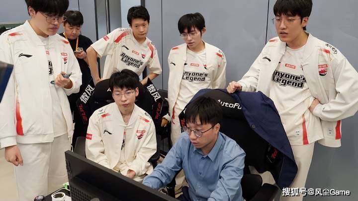 LOL最强全华班成为笑话！国一中(zhōng)被对位MVP，对手嘲讽：NA＞LPL