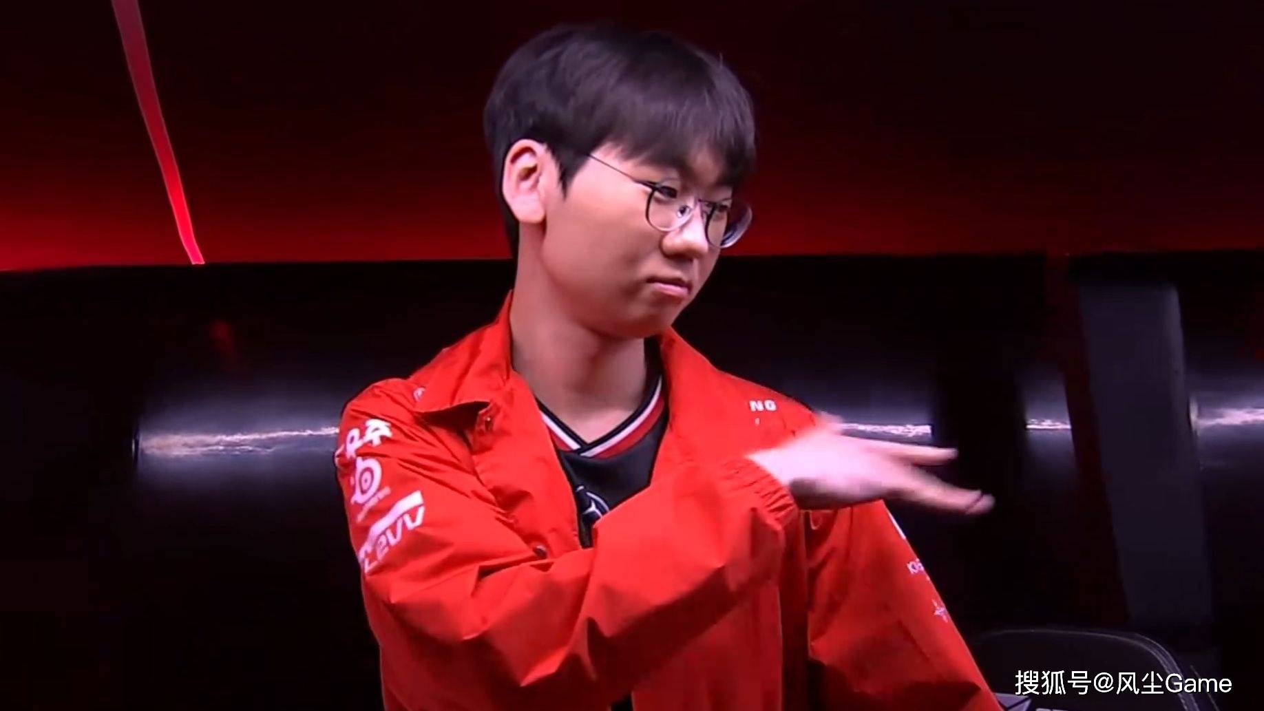 Faker比赛切屏监督多兰!LPL转会规则曝光:选手拒绝竞拍禁赛半年